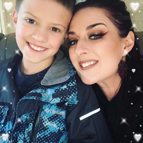 Meet your Posher, Pam - Picture 2 of 4